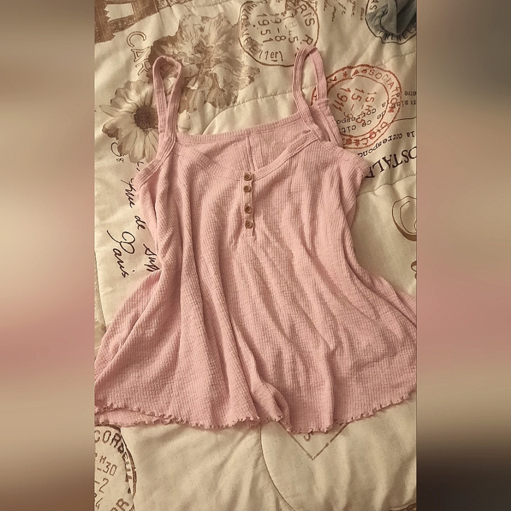 Elegant babydoll pink Y2K American Eagle ribbed tank top